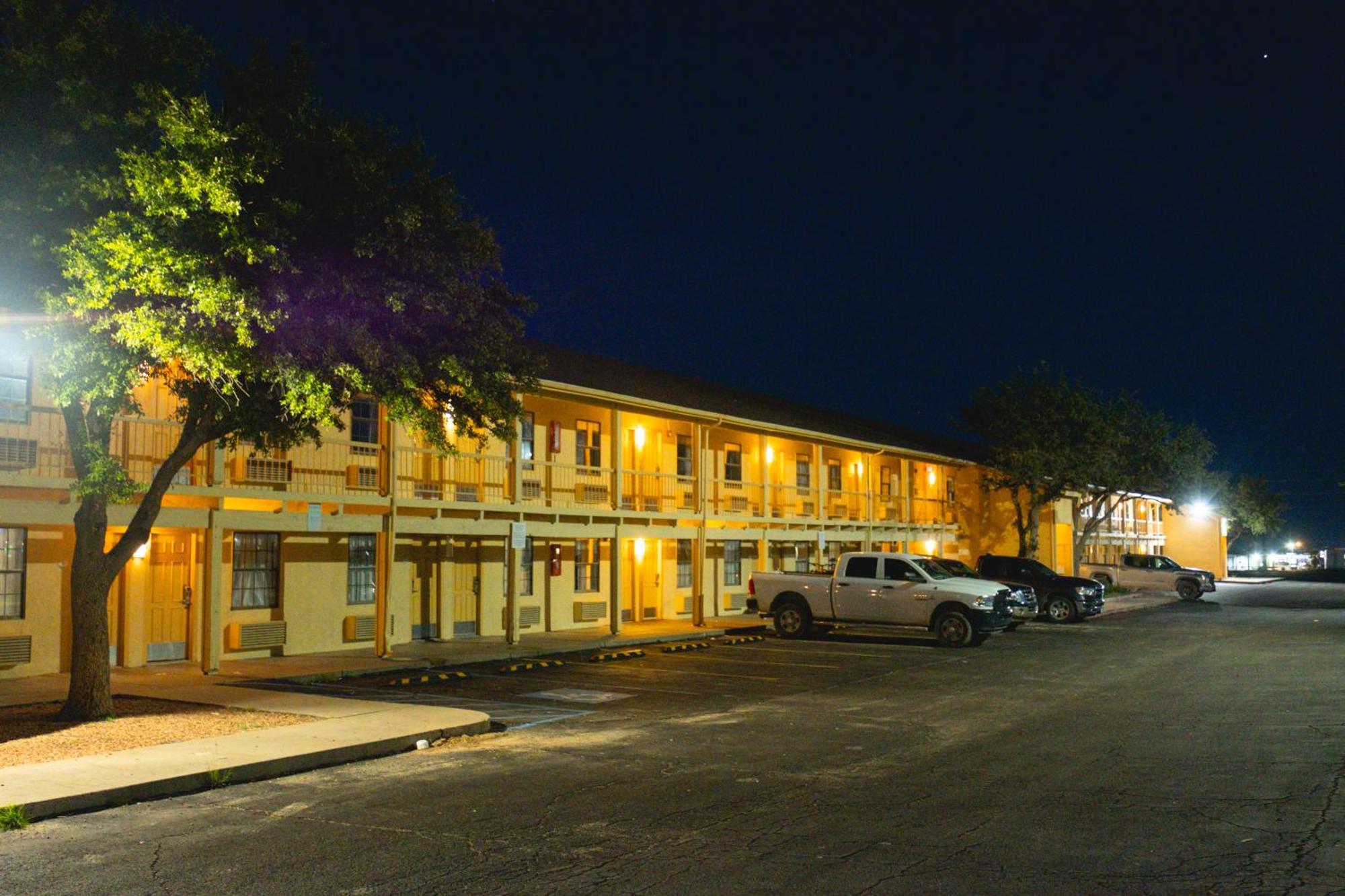 Baymont By Wyndham Hotel Fort Stockton Bagian luar foto